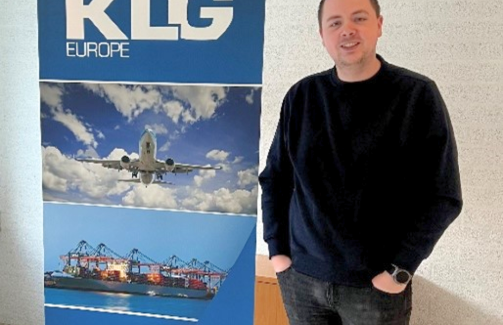 dennis-1080x1080-klg-europe.png